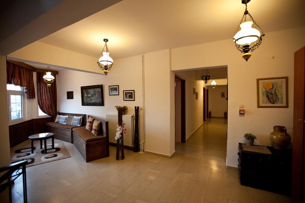 Χenonas Ziakos Hotel Amárantos Buitenkant foto